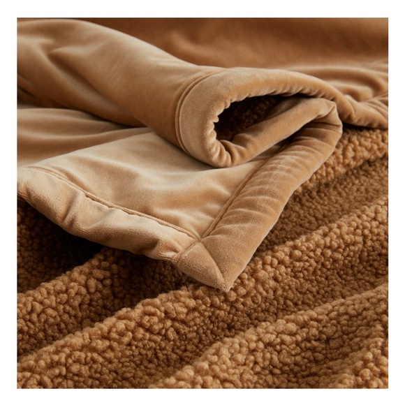 🐻 NWT Faux Fur Throw - Picture 2 of 4